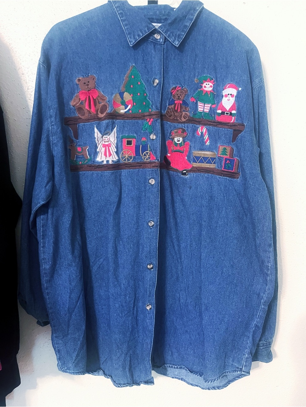 Eagle's Eye Collectibles Christmas Denim Shirt Embroidered Toys vtg 90’s Size M
